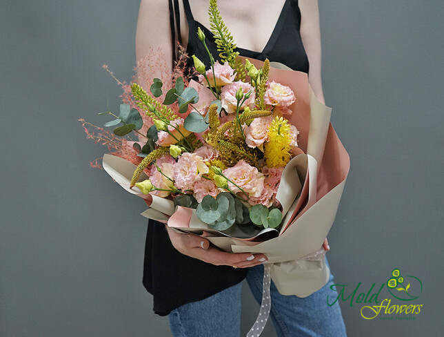 Powder-colored eustoma and eremurus bouquet photo